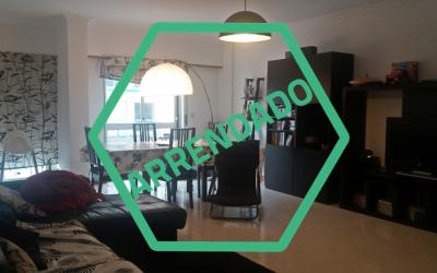 Apartamento T3 Com boas áreas e parqueamento. Em zona calma. Bons acessos a A16